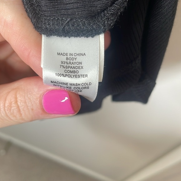 1.STATE Women's Flutter Short Sleeve V-Neck Knit Top - Picture 6 of 10